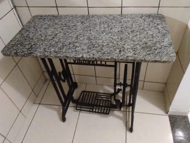 Aparador Vintage - Pé de Ferro Vigorelli com Tampo de Granito