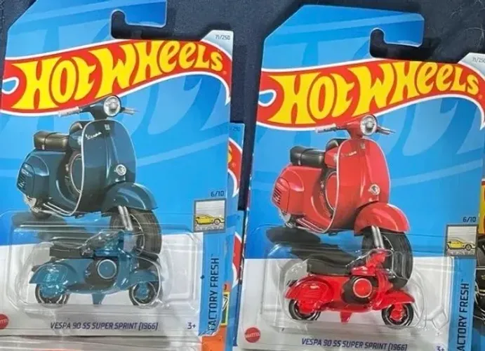 Dupla de Vespa Hotwheels