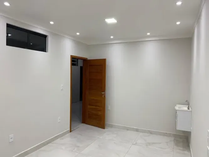 Sala Comercial no centro de Nova Venécia (oportunidade) - ao lado do Banco do Brasil