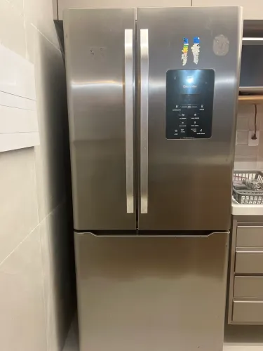 Geladeira Side By Side Eletrolux 579L