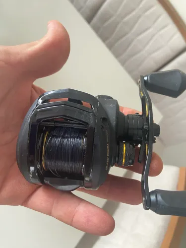 Carretilha black tamba pro direita