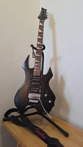 Guitarra (impecável) Custom Warlock Floyd Rose