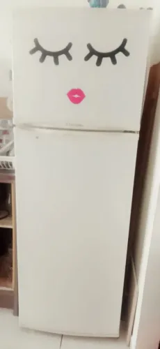 Vendo geladeira eletrolux 