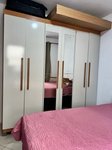 Vendo Guarda roupa semi novo