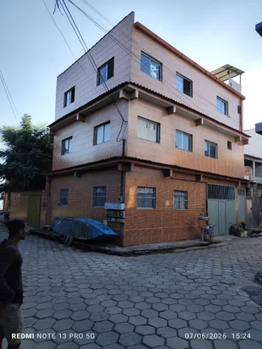 Prédio de 3 Pavimentos na Esquina em INHANGUETÁ - R$ 350 mil