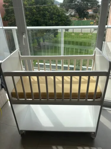 Berço de bebê, usado por 2 meses.