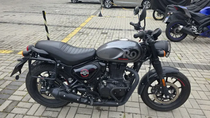Royal Enfield Hunter 350 - Único Dono, Baixa KM e Completa de Acessórios!