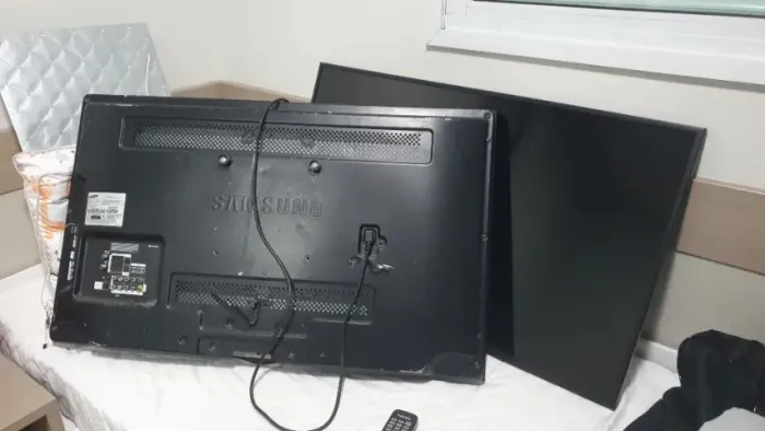 Venda de 3 TVs pra retirar as peças. 2 Sansung e uma LG. Não funcionou. Preço 500