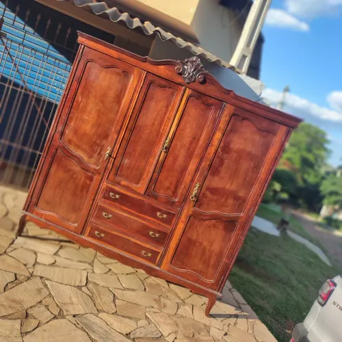 Guarda roupa colonial 