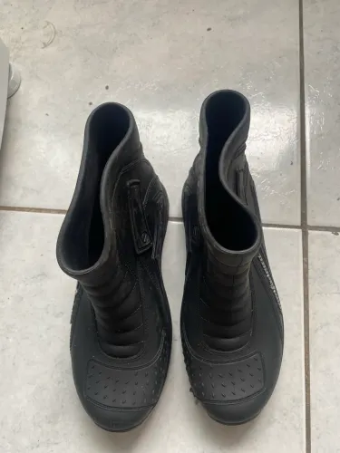 Bota feminina para chuva/moto