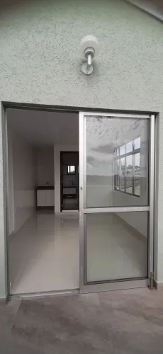 Alugo quarto com banheiro