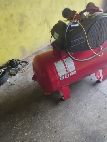 Oferto compressor de ar profissional com 150 litros 