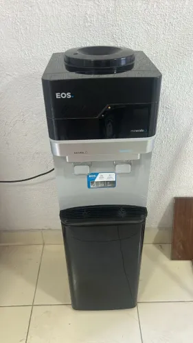 Bebedouro De Coluna Garrafão Com Armário Eos Compressor Cor Preto