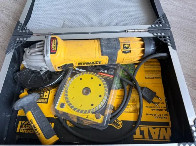 Esmerilhadeira angular - DeWalt DWE4336
