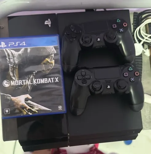 PS4 COM 2 CONTROLES E 6 JOGOS INCLUSO!!!