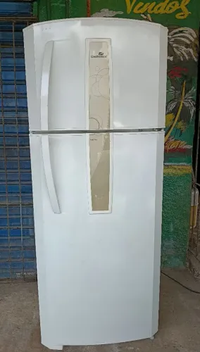 Vendo uma geladeira continental Frost Free