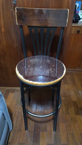 Banqueta Alta de Madeira com Estrutura de Ferro para Balcão/Bar