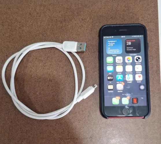 Iphone SE 100% bateria segunda geração - fone bluetooth + cabo carregado + capinha