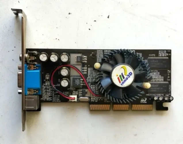 Placa de Vídeo Inno3D Nvidia GeForce FX 5200 128MB DDR 128 Bits AGP (VGA S-Video RCA)