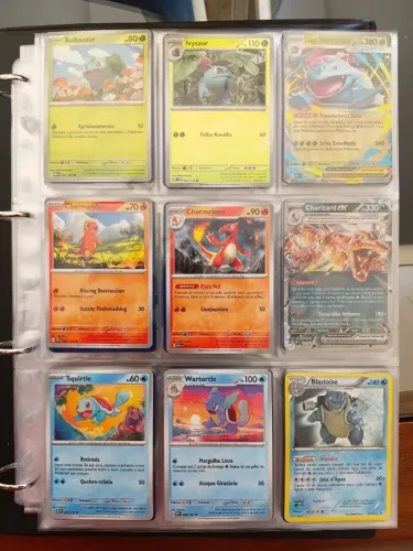 Coleção completa no fichário dos 151 pokemons iniciais