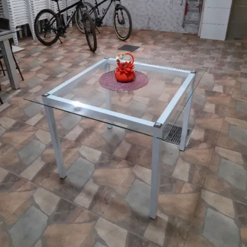Mesa de vidro quadrada 4 lugares (sem cadeiras)
