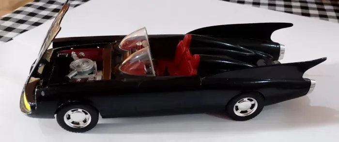 Miniatura carro Batmóvel Long Jump