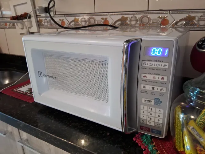 Vendo micro-ondas 34 litros Electrolux só venda retirar no bairro sítio cercado