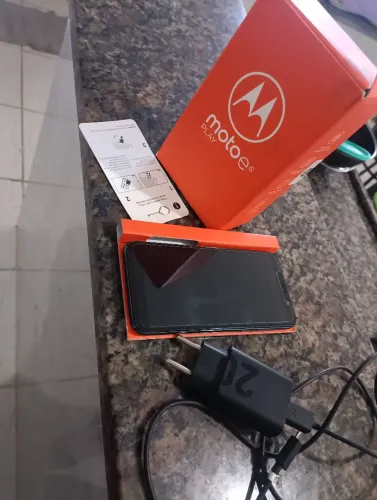 Moto e play