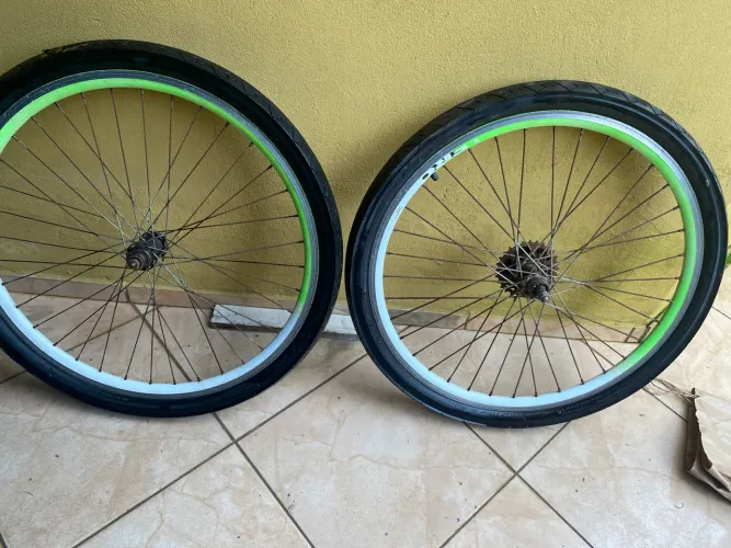 Par de Roda aero 26 com pneu