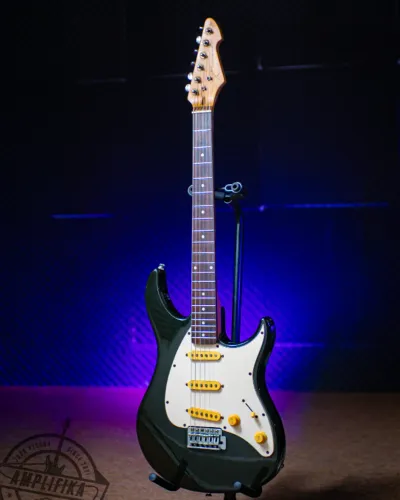 Guitarra Peavey Raptor Plus EXP Stratocaster