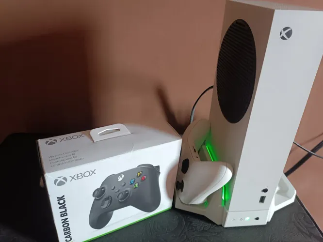 Vendo Xbox séries S semi novo.