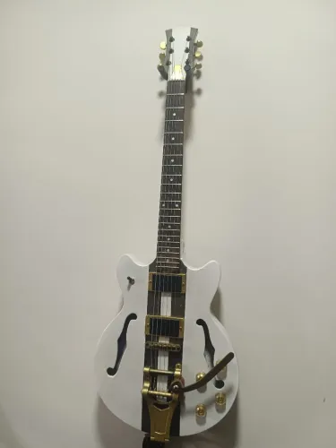 Guitarra Golden reformada 