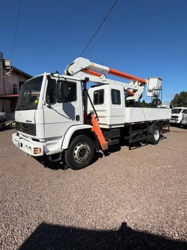 M.Benz Atron 1719 ano 15/16 cesto aereo duplo 212.460 Km R$ 329.000,00