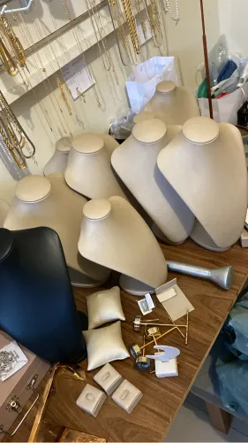 Busto para joias, semijoias, bijuteria e prata 