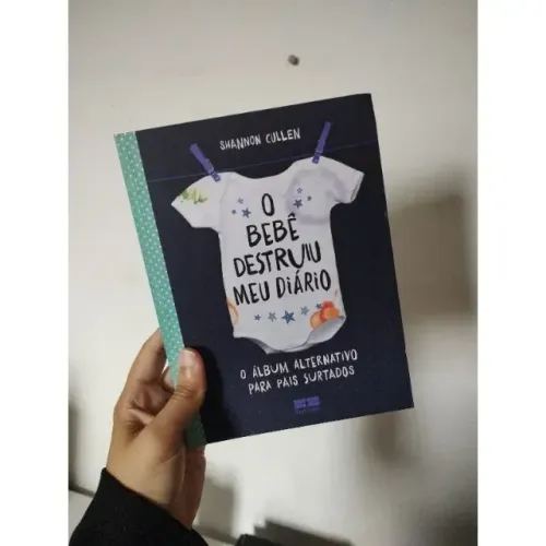 Livro O Bebê Destruiu Meu Diário - O álbum alternativo para pais surtados, de Shannon Cull
