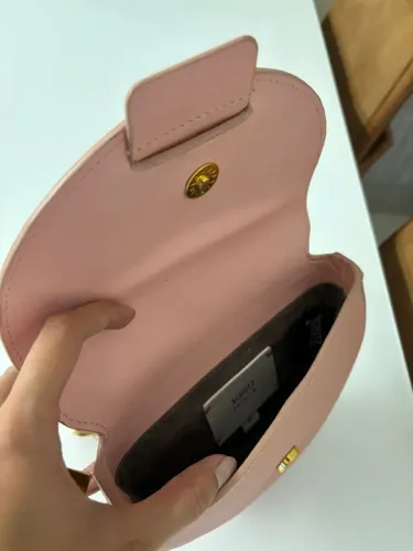 Schutz bolsa-pochete em couro