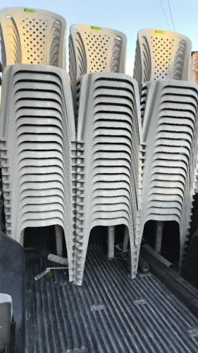 Cadeiras de Plástico Empilháveis