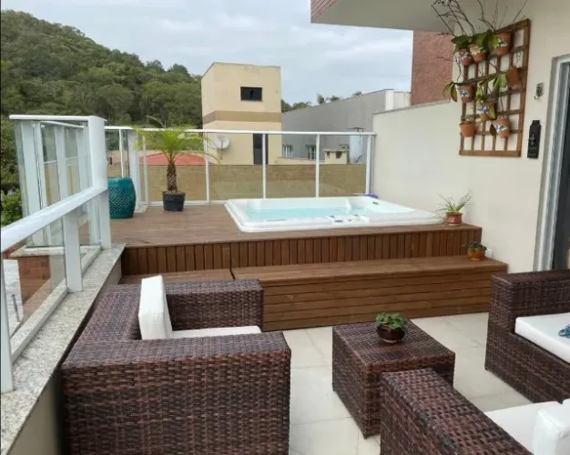 Alugo cobertura com jacuzzi e churrasqueira em Jurerê