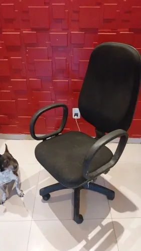 *Poltrona escritório ajustável excelente estado*