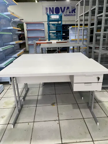 Mesa em MDF para Escritório 1,20m x 60cm - compacta, funcional e Elegante