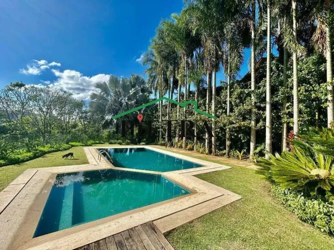 Casa com 4 Quartos e 6 banheiros à Venda, 612 m² por R$ 6.200.000