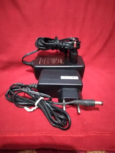 2 FONTES DE ALIMENTAÇÃO 12V/2.5A, 12V-1A 