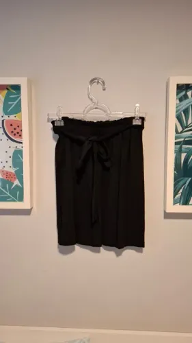 Saia preta soltinha cintura alta