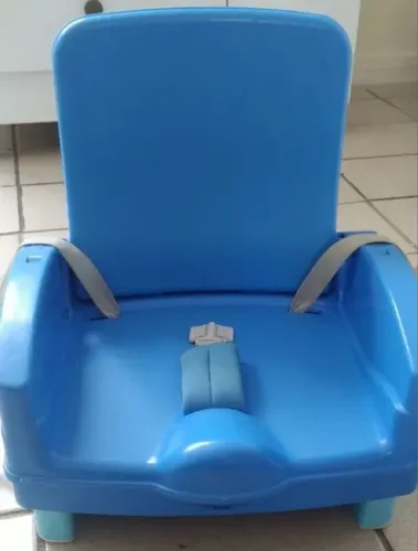 Cadeira Infantil Azul - Perfeita para Refeições!