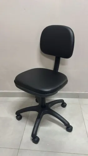 Cadeira de Escritório secretária Giratória Preta
