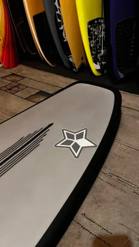 Prancha Surf Reaction Firewie Tomo Evo Semi nova FCS 2