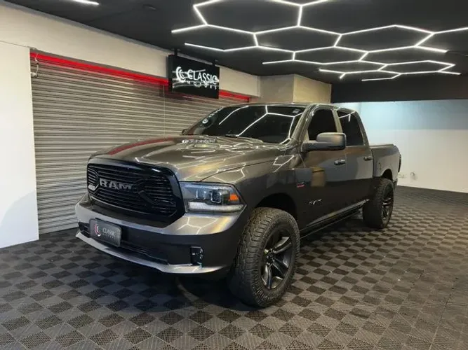 Ram Classic Laramie Night Edition 5.7 V8 16V Gasolina 4X4 Aut. 2022