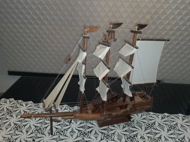 Navio de madeira - Modelo de veleiro
