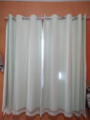 Cortina clara para quarto ou sala