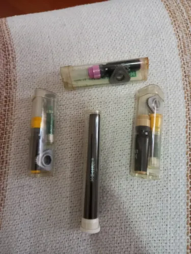 Caneta para pintura e escrita em nanquim-kit com 03(tres) penas e 01 suporte marca KELEROY